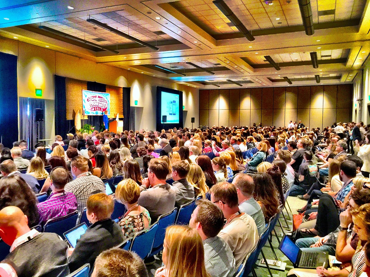 How to Choose the Right Keynote Speaker for Your Corporate Event in 2026