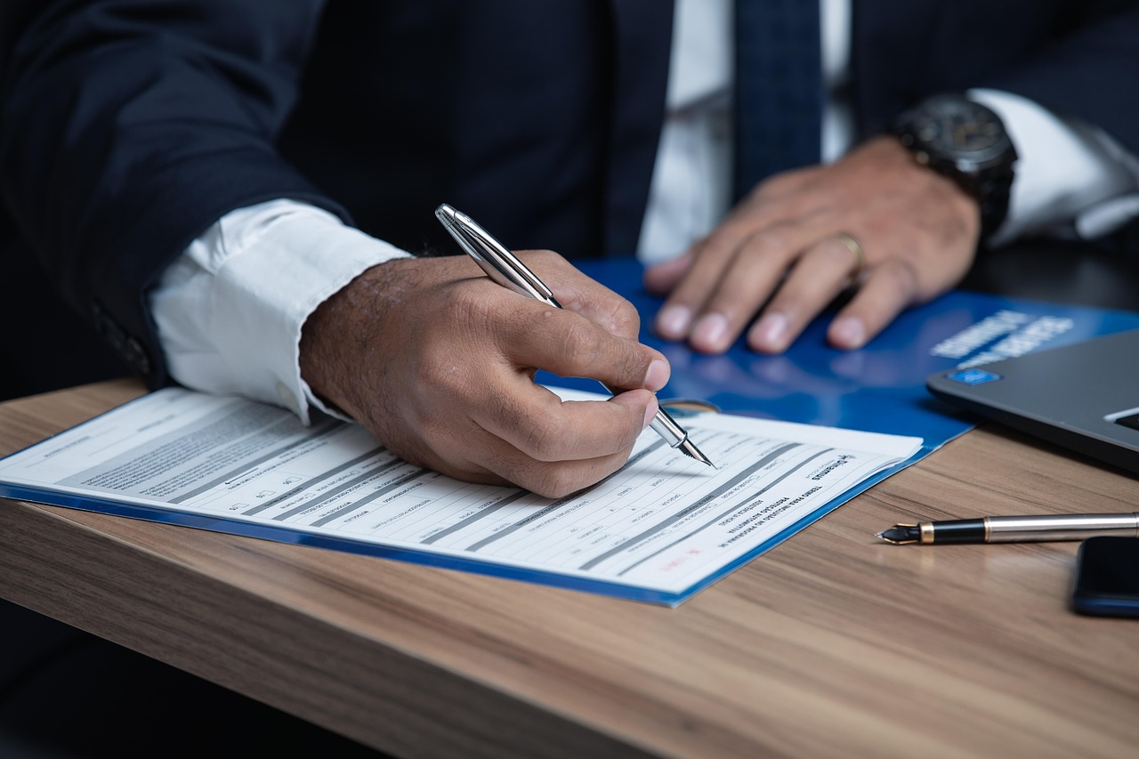 Why Do You Need a SaaS Agreement Lawyer For Your Startup?